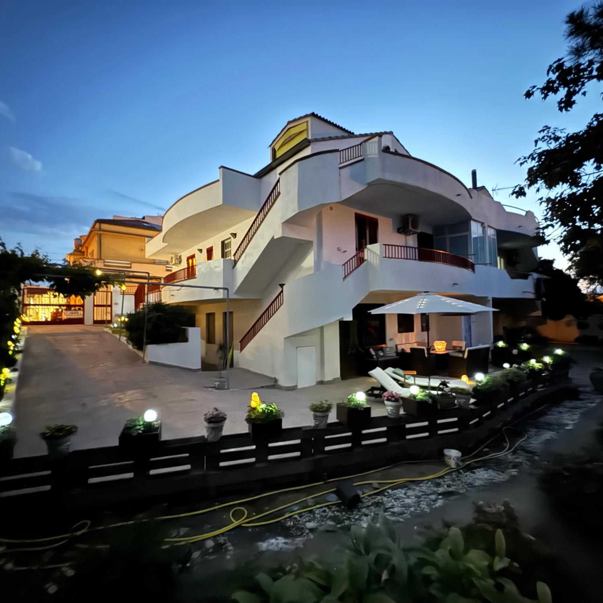 La Casa Di Wioletta Apartment Barcellona-Pozzo di Gotto Ngoại thất bức ảnh